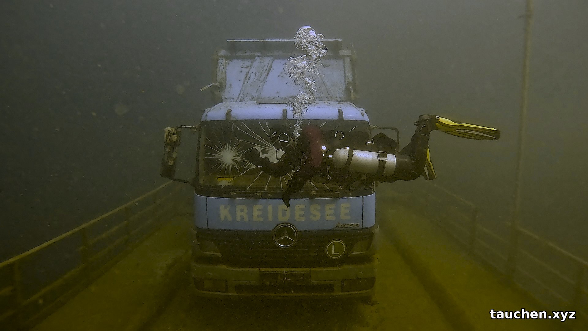 Lastwagen mit Aufschrift Kreidesee am Rüttler im Kreidesee Hemmoor