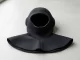 Schwarze Neopren-Kopfhaube mit breitem Schulterlatz auf hellem Untergrund, Gesichtsöffnung und Ohrwölbungen sichtbar.