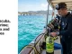 Taucher analysiert auf einem Tauchboot eine Nitrox-Flasche für den Nitrox Kurs.