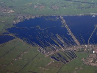 Luftbild der Vinkeveense Plassen mit den langgestreckten Sandinseln und Wasserflächen zwischen Vinkeveen und Abcoude